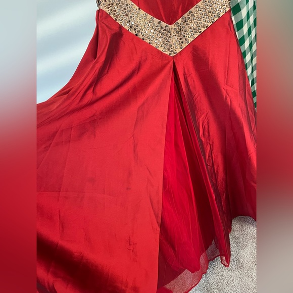 Like new marron red beautifully designed long anarkali gown beaded - Picture 5 of 6